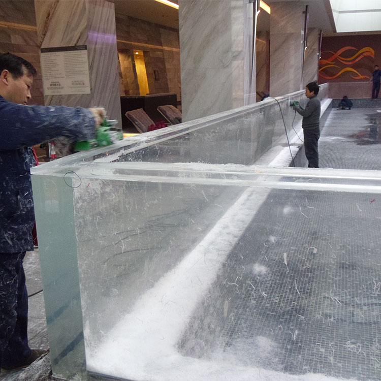 Fabricante e instalador de paredes de piscina de acrílico transparente con varios espesores de 20 a 800 mm - Leyu