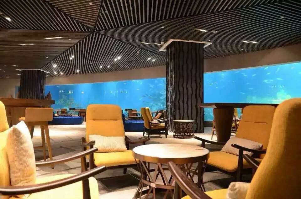 Restaurante con fuente de agua acrílica - diseño