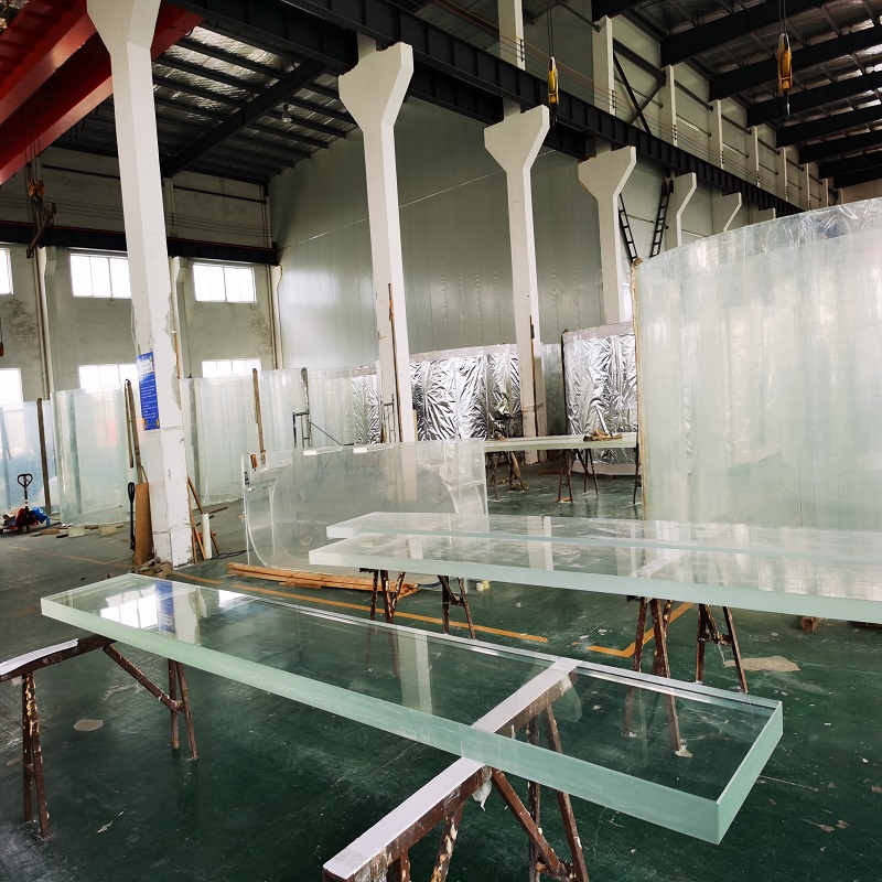 La piscina de acrílico transparente añade un efecto visual impresionante - Leyu