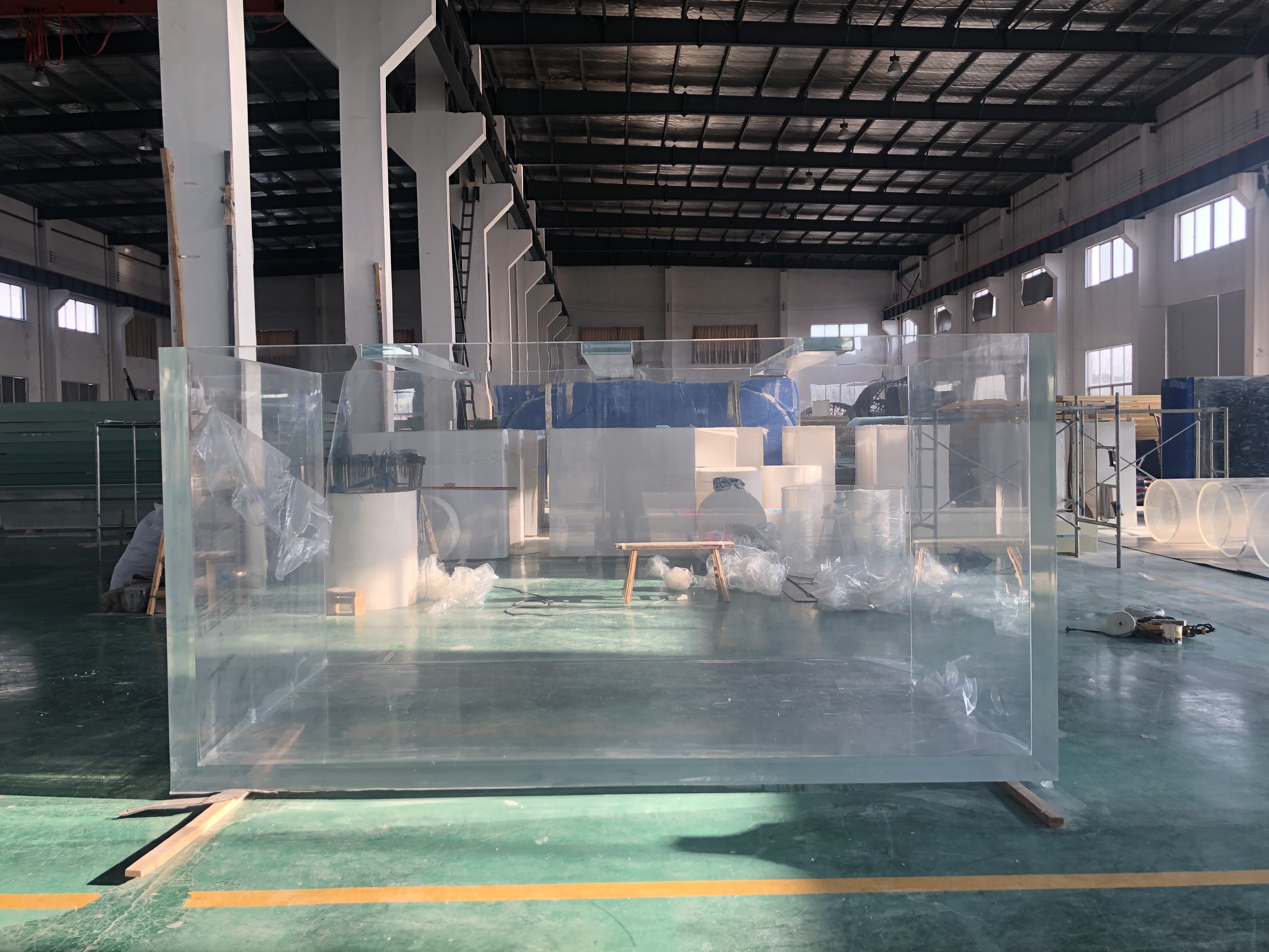 Uso de acrílico para construir acuarios y peceras en la fábrica de Leyu - Leyu